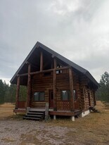 117 Sandy Ln in Bigfork, MT - Building Photo