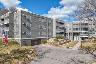 135 Viking Dr E in Little Canada, MN - Building Photo