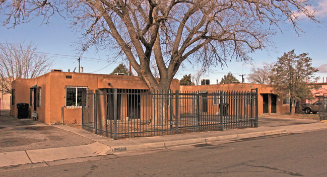 433-439 Alcazar St SE in Albuquerque, NM - Building Photo - Building Photo