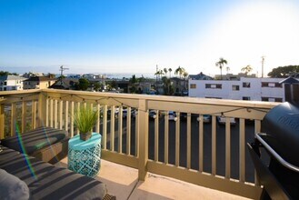 2319 Curlew St in San Diego, CA - Building Photo - Building Photo