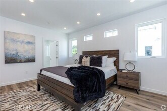 5655 Hazeltine Ave in Los Angeles, CA - Building Photo - Building Photo