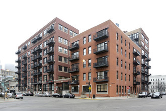 Clinton Street Lofts in Chicago, IL - Building Photo - Building Photo