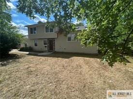 139 Rues Ln in East Brunswick, NJ - Building Photo