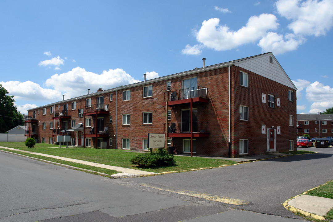 Spruce Manor Apartments in Bellmawr, NJ - Building Photo