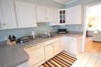 20 Cameron St, Unit 303 in Brookline, MA - Building Photo - Building Photo