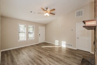 3263 Mustang Dr in Powder Springs, GA - Building Photo - Building Photo