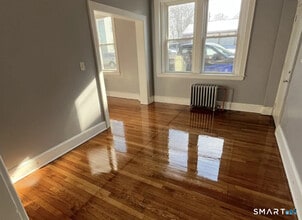 14 Portland St in Middletown, CT - Building Photo - Building Photo