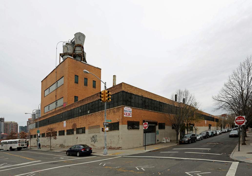 49 Dupont St in Brooklyn, NY - Building Photo