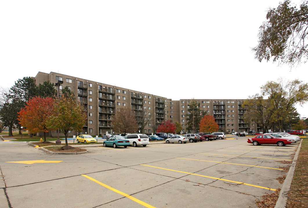 Clark East Tower Apartments in Ypsilanti, MI - Building Photo