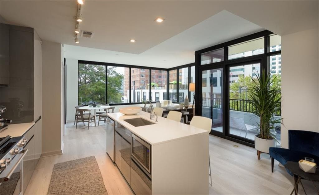 693 Peachtree St NE in Atlanta, GA - Foto de edificio