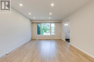 1867 Sandgate Crescent in Mississauga, ON - Building Photo - Building Photo