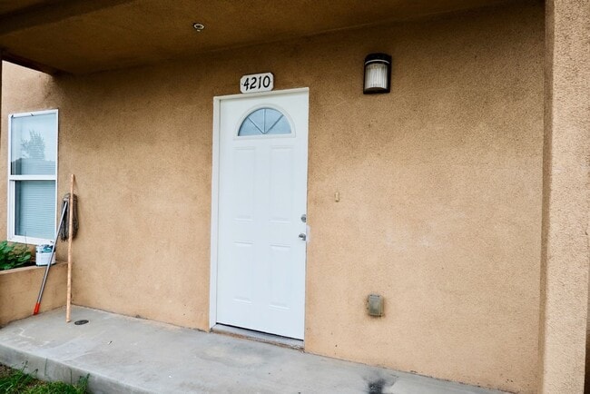 4210 Hooper Ave. in Los Angeles, CA - Building Photo - Building Photo