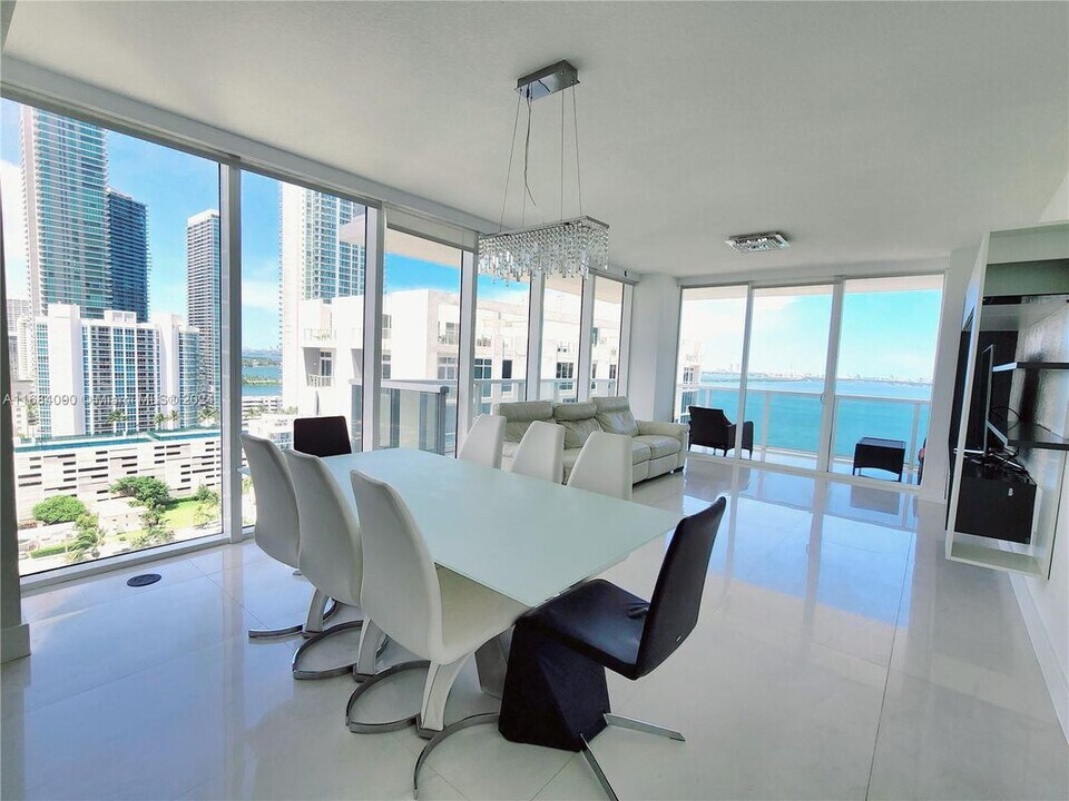 600 NE 27th St in Miami, FL - Building Photo