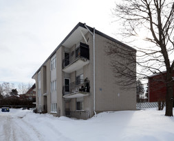 87 Brybeck Cres Apartments