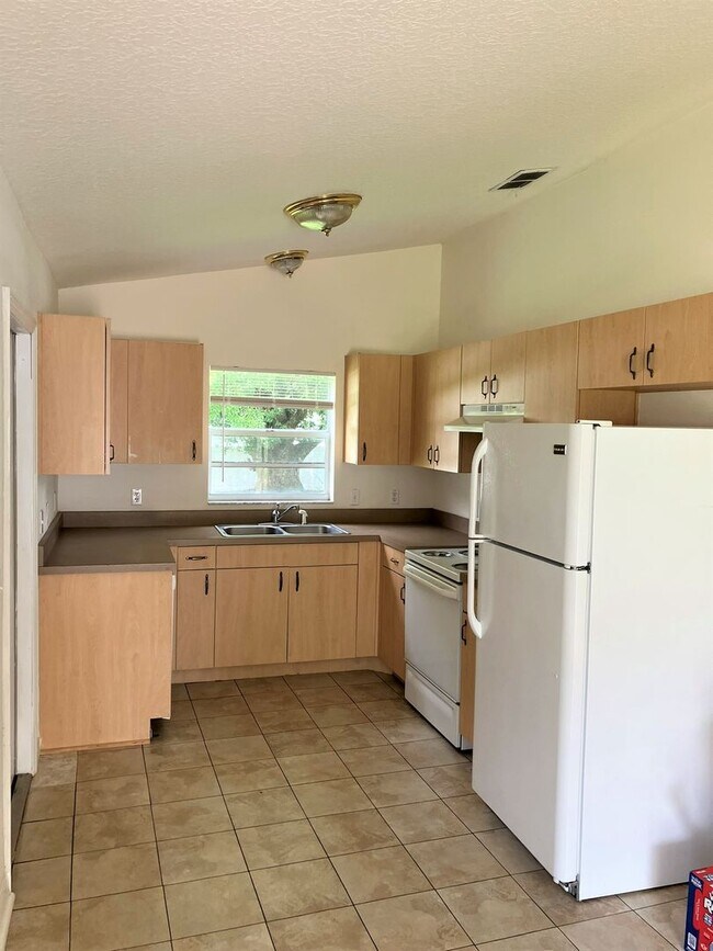 38645 Rose Ln in Zephyrhills, FL - Building Photo - Building Photo