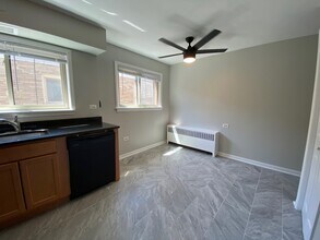 1822 Monroe St in Evanston, IL - Building Photo - Building Photo