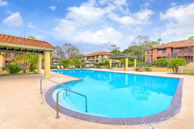 Sunbow Villas in Chula Vista, CA - Foto de edificio - Building Photo