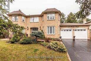 16 Chalmers Ct in Brampton, ON - Building Photo