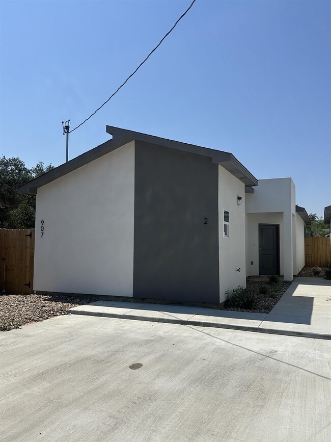 property at 907 Taylor St