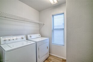 362 Dooley Dr in Henderson, NV - Building Photo