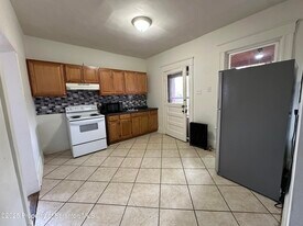 568 Main St in Edwardsville, PA - Building Photo