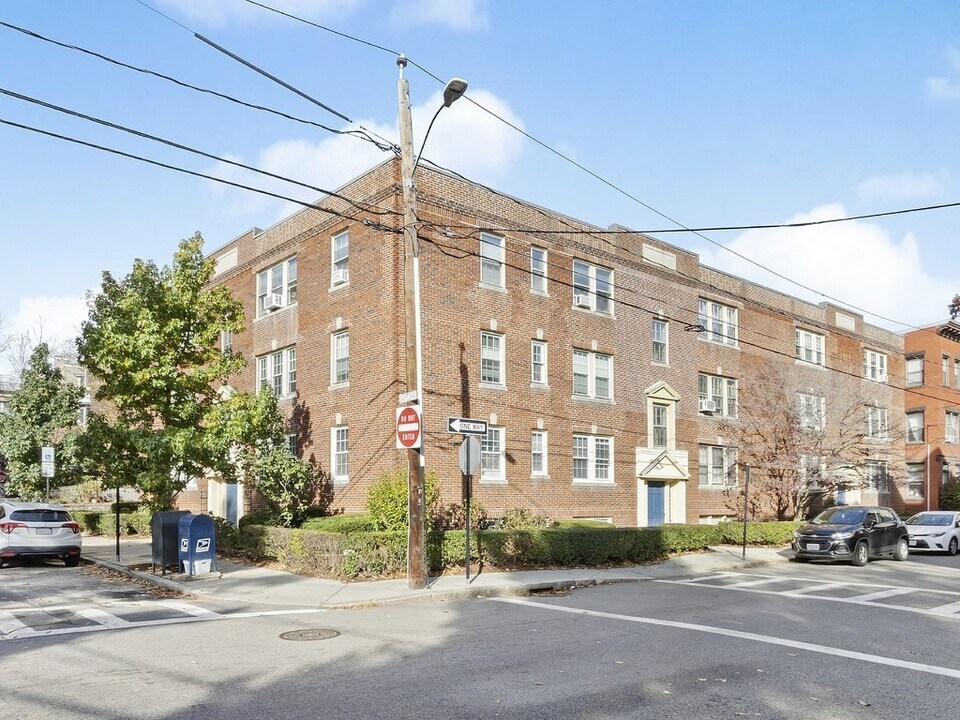 114 Park St, Unit 3 in Brookline, MA - Foto de edificio