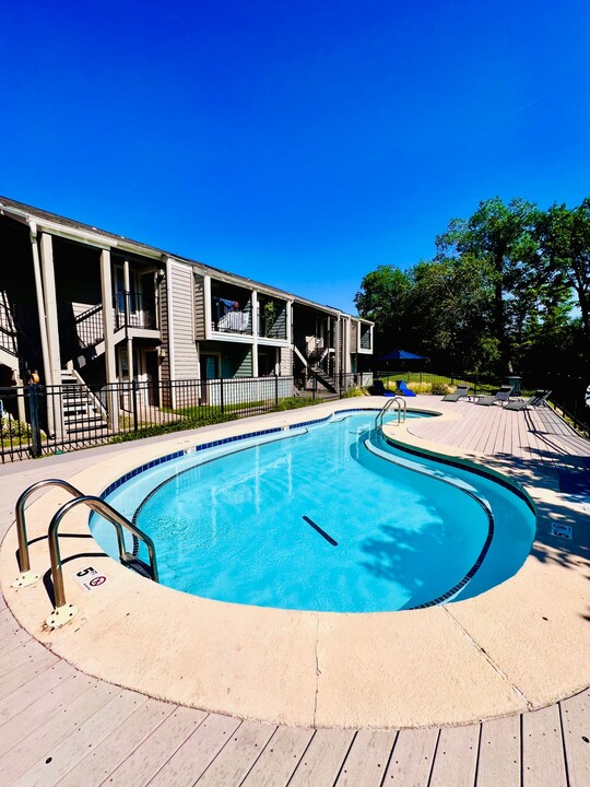 Landing on 9 in Norman, OK - Building Photo