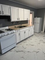 133 Center St, Unit #1 in Ellenville, NY - Building Photo