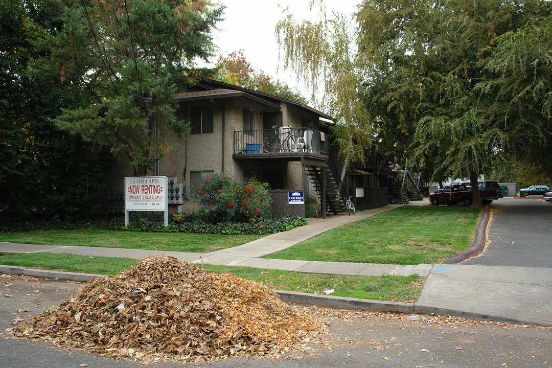 La Vista Apartments in Chico, CA - Building Photo