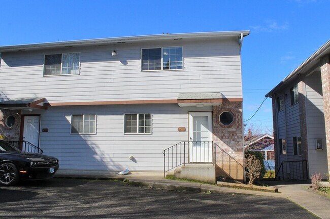 4604-4650 NE Hancock St in Portland, OR - Building Photo - Building Photo