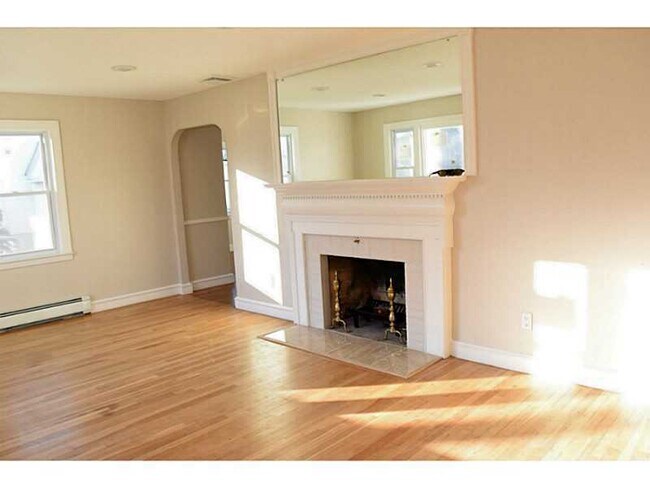 595 Admiral St, Unit Unit 1 in Providence, RI - Building Photo - Building Photo
