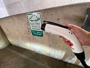 409 Elm St-Unit -0 in Manchester, NH - Building Photo - Building Photo