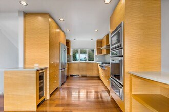 302 NW Albemarle Terrace in Portland, OR - Building Photo - Building Photo