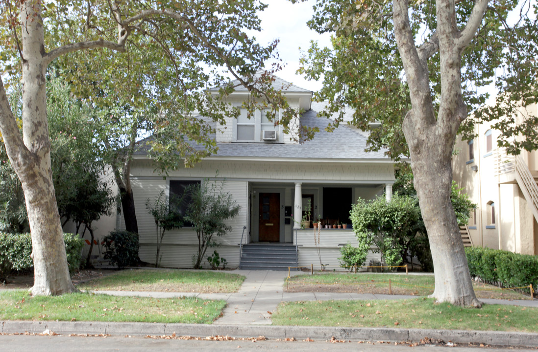 Parkview Apartments in Modesto, CA - Foto de edificio