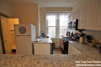 1872 Commonwealth Ave in Boston, MA - Foto de edificio - Building Photo