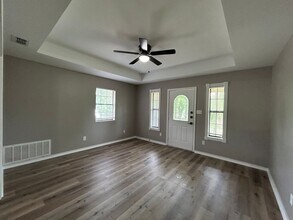10052 W Lakeshore Dr in Tyler, TX - Building Photo - Building Photo