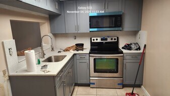 11750 SW 18th St, Unit 403-1 in Miami, FL - Building Photo