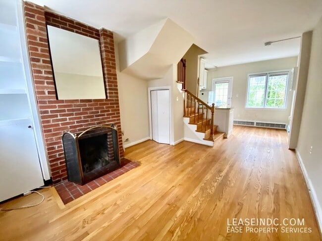 3213 Cherry Hill Ln in Washington, DC - Building Photo - Building Photo