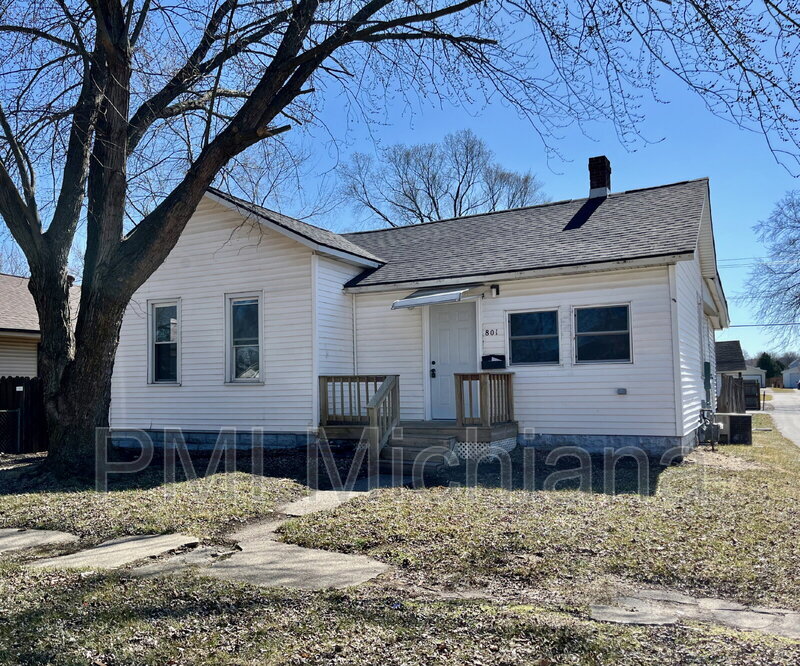 801 E 5th St in Mishawaka, IN - Building Photo