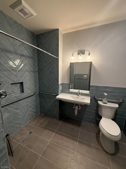 70 W Grand St in Elizabeth, NJ - Building Photo - Building Photo