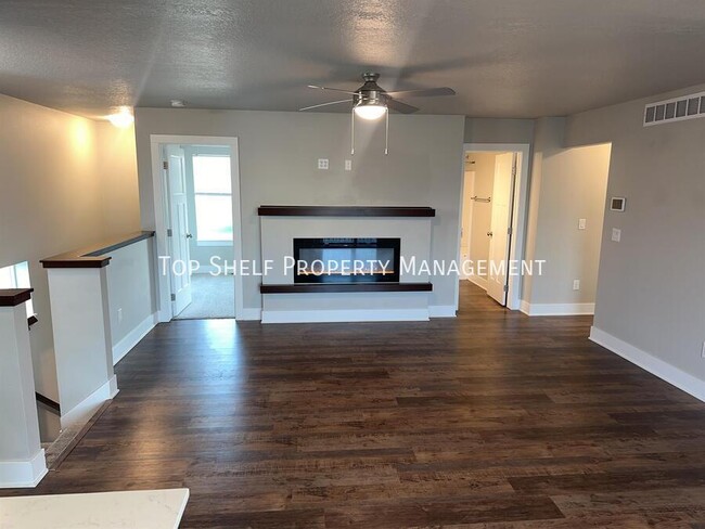 4033 NE 4th St in Ankeny, IA - Building Photo - Building Photo