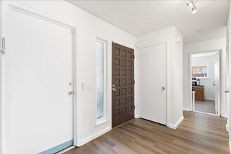 8077 Cornerstone Way in Citrus Heights, CA - Building Photo - Building Photo