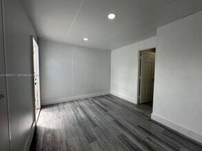 841 N 69th Ave in Hollywood, FL - Building Photo - Building Photo