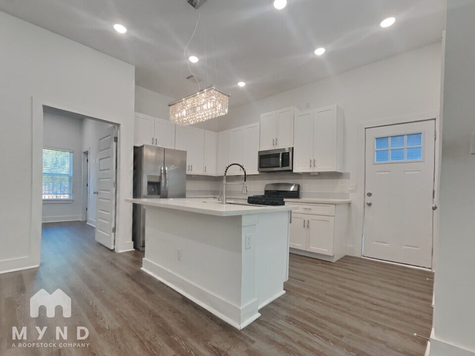 7922 Jester St in Houston, TX - Building Photo