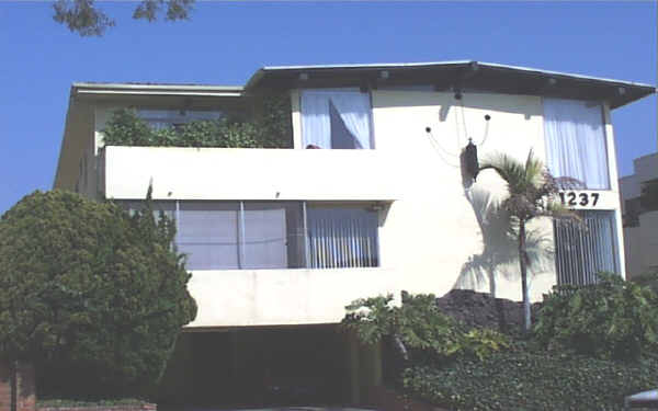 BERK1237 in Santa Monica, CA - Building Photo