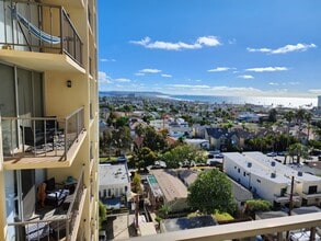 4944 Cass St, Unit 904 in San Diego, CA - Building Photo - Building Photo