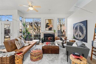 5959 SW Dove Ct in Lake Oswego, OR - Building Photo - Building Photo