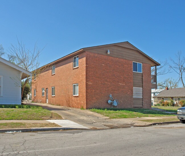 2528 E 6th St in Tulsa, OK - Foto de edificio - Building Photo