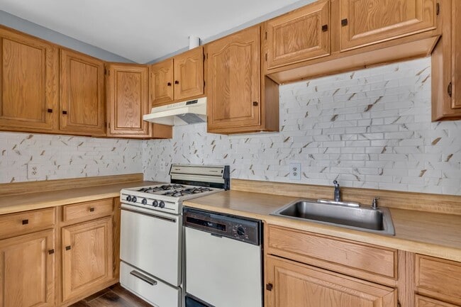 1595 E 2nd St in Scotch Plains, NJ - Building Photo - Building Photo