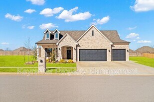 2805 Crystal Creek Dr in Yukon, OK - Building Photo